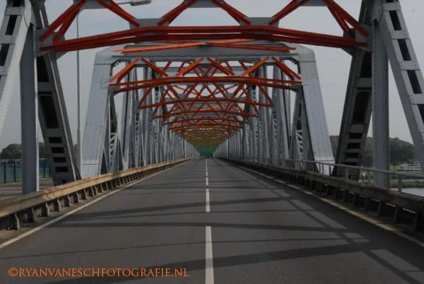 Brug bij Grave sept. 2010 III
